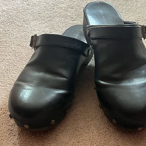 Lands End black leather clogs